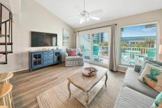 Cozy and Bright condo on private section of beach with a pool! - 7