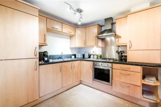 2BR Modern Flat With Free Parking - Private Garden - Heeley - 4