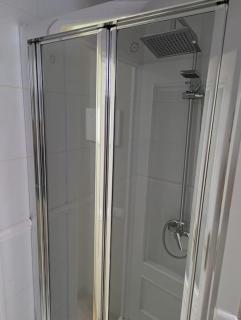 Andres Tamayo calle, apartamento en Av America y Diego de Leon - 2