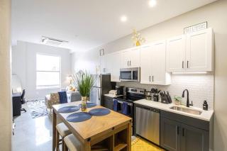 King Bed, Parking, Near Stadium - Cincinnati - 2