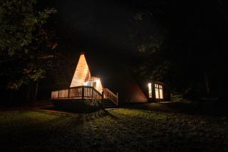 Tilted Timbers Cabin - Hot Tub - wifi - Ashford - 4