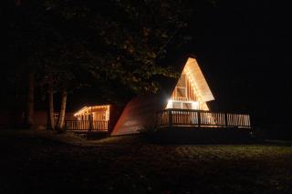 Tilted Timbers Cabin - Hot Tub - wifi - Ashford - 3