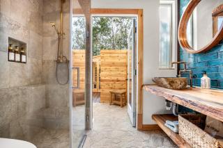 Romantic Luxury Retreat hot cold pool & sauna - 2