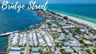 AMI Condo With Pool, Walk to Beach, Bars, Restaurants and Fishing! - 8