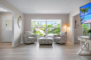 Serenity by the Sea! Cozy pool home with putting green & fire pit! - Bradenton - 1