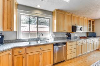 8 Mi to Jacksonville Oregon Getaway with Deck! - Jacksonville - 1