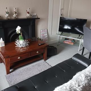 Llandudno Beachfront 2 Double Bedroom Apartment 2nd Floor - Llandudno - 0