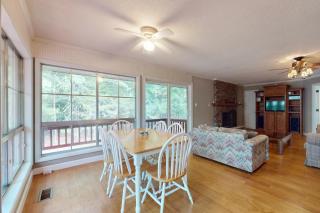 Lakeview Getaway - 2