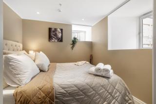 Solsiden Modern stay: King Beds, Private Entry - 8