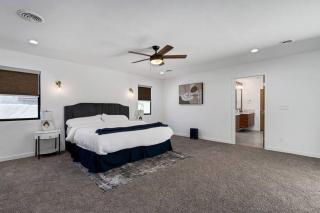 Prime Location! Hidden Oasis 4 BR 10 min to Strip - Las Vegas - 5