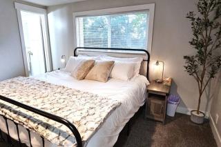 3Bd - King - Breakfast - Lagoon - SUPs - Washer Dryer - Sleeps 11 - Farmington - 0