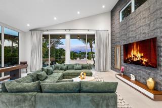 Waterfront Luxury Villa - Glamhomes - 7