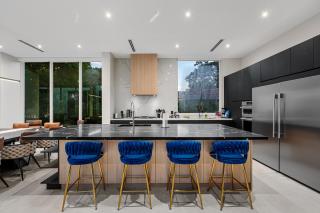 Waterfront Luxury Villa - Glamhomes - 6