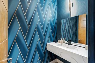 Waterfront Luxury Villa - Glamhomes - 3