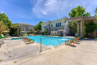 Relaxing 2-BR Apt with Pool Hot Tub Gym and Basketball Court Access - Reno - 1