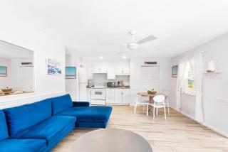 Heated Pool, Dock, on Lagoon, Turtle Beach 1 mile and Crescent Beach 2 miles, 1bdr - Siesta Key - 5