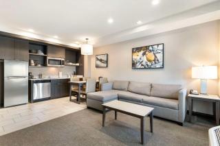 Best Western Plus Executive Residency Rigby's Water World Hotel - 8