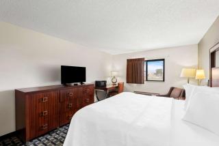 SureStay Hotel by Best Western Manchester - 1