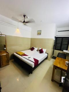 Priya lodge - Kozhikode - 3