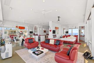 Jewel of La Jolla Breathtaking Windansea Views - San Diego - 3