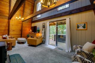 Rhododendron Family Cabin Hot Tub and Deck! - 4