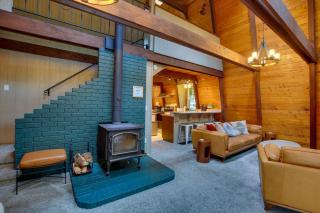 Rhododendron Family Cabin Hot Tub and Deck! - 3