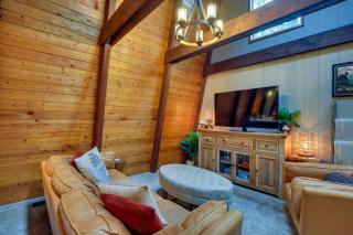 Rhododendron Family Cabin Hot Tub and Deck! - 6