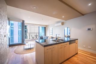 Molly's Little Apartments - 2