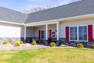 Deep Creek Retreat Hot Tub 85 inchTV all one level - 8