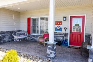 Deep Creek Retreat Hot Tub 85 inchTV all one level - 7