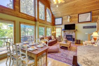 Peaceful Greers Ferry Cabin with Deck and Lake View! - Fairfield Bay - 0