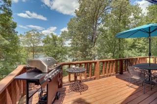 Peaceful Greers Ferry Cabin with Deck and Lake View! - Fairfield Bay - 9