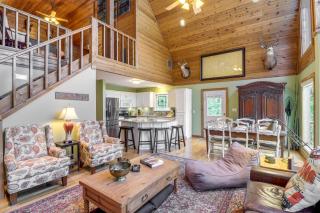 Peaceful Greers Ferry Cabin with Deck and Lake View! - Fairfield Bay - 6