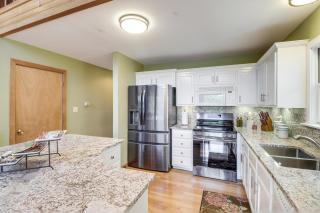 Peaceful Greers Ferry Cabin with Deck and Lake View! - Fairfield Bay - 2