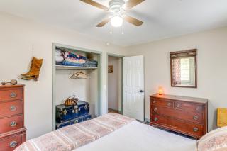 Horses Welcome Marble Falls Home with Grill! - Hasty - 1