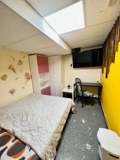 R7 Room Near Airport - Mississauga - 6