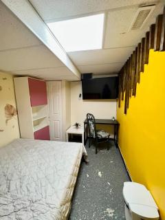 R7 Room Near Airport - Mississauga - 5