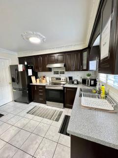 R7 Room Near Airport - Mississauga - 3