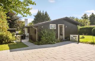 Beautiful Home In Dronningmølle - 1