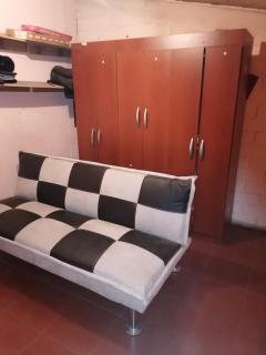 SE ARRIENDA 1 HABITACION CASA HUECHURABA, Villa Las Bandurrias - Santiago - 1