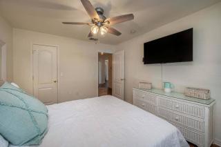 Fireside Hot Tub, King Bed Suite - Providence - 9