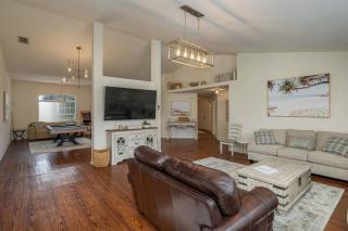 Fireside Hot Tub, King Bed Suite - 5