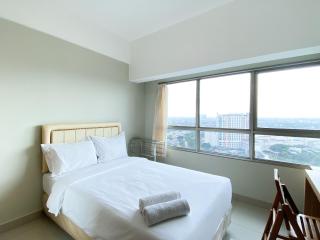 Serene Stay Studio at Springlake Summarecon Bekasi Apartment By Travelio - Bekasi - 9
