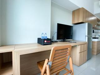 Serene Stay Studio at Springlake Summarecon Bekasi Apartment By Travelio - Bekasi - 6