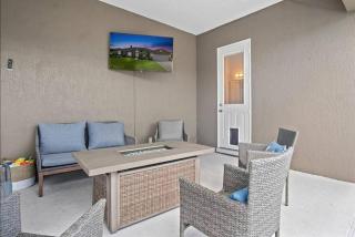 Luxury Heated Pool Home, Hot tub, King bed suite - 9