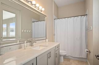 Luxury Heated Pool Home, Hot tub, King bed suite - 2