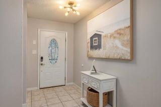 King Bed Suite, Fireside Hot Tub, Gameroom - 2