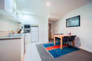 City Life One Bedroom Apartment in Heart of CBD - Auckland - 2