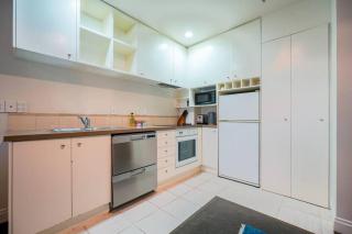 City Life One Bedroom Apartment in Heart of CBD - Auckland - 3
