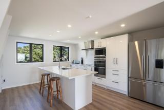 Sunset Shores - Paraparaumu Beach Retreat - 1